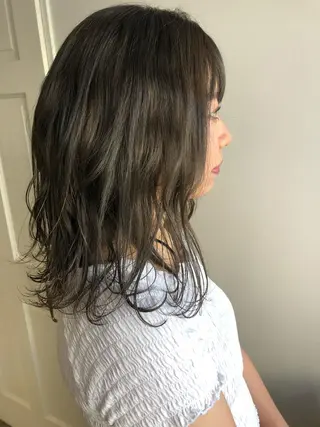 ミディアム カラー MIOベージュカラー 柔らかいカラーのヘアスタイル
