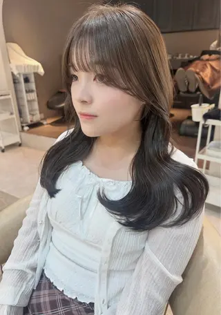 セミロング カラー Akane レイヤー/艶カラーのヘアスタイル