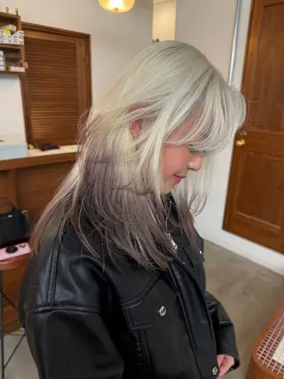 セミロング PELE/ハイトーン /初田芽以のヘアスタイル