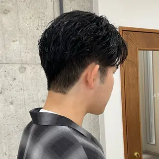 ショート メンズ センターパート/ニ ュアンスパーマのヘアスタイル