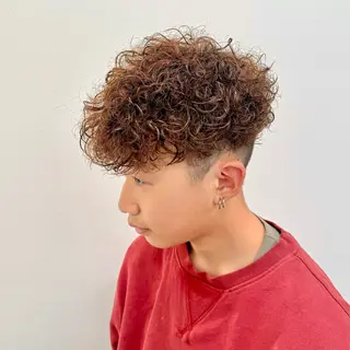 ミディアム パーマ ヘアアレンジ メンズ 顔まわりカット の達人のヘアスタイル