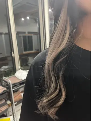 ロング あやか/ハイトーンカ ラー/デザインカラーのヘアスタイル