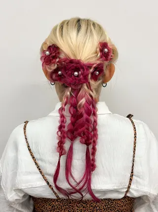 ロング ヘアアレンジ 山之内匠/艶カラー/ ハイトーン/ブリーチのヘアスタイル