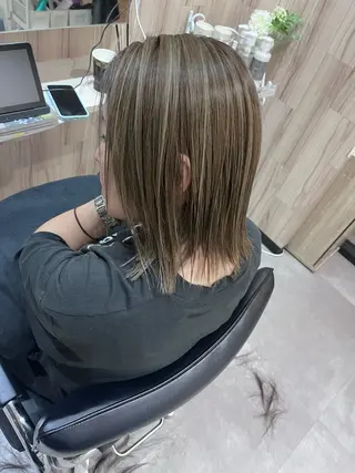 ミディアム 白髪ぼかし脱白髪染め kaminowaのヘアスタイル