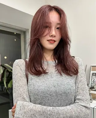 セミロング BROUN®所属・江坂カットモデル nacaのヘアスタイル