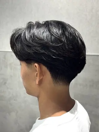 ショート カラー パーマ メンズ 【シャドウパーマ センターパート】義心のヘアスタイル