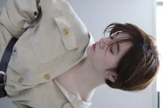 ショート カラー 鍵山 千秋のヘアスタイル