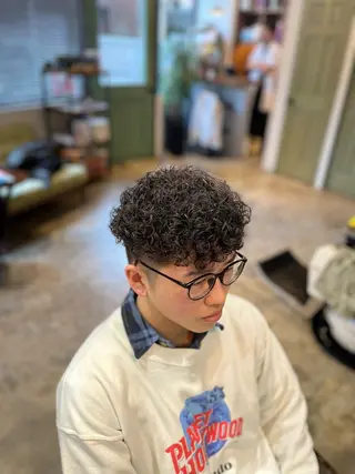 ミディアム パーマ メンズ美容室HIGE barber shop所属・中川 響揮のヘアスタイル