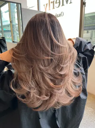 セミロング Merly Osakaのヘアスタイル