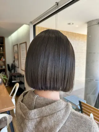 ミディアム カラー ツキダテ ユイのヘアスタイル