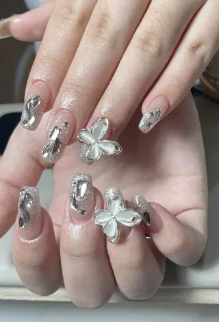 ネイル AngelChris ビューティーサロンのネイルデザイン