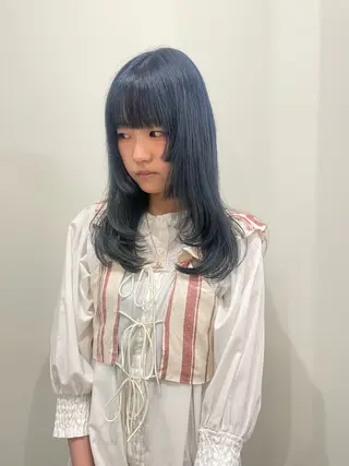 セミロング カラー 渋谷 留菜のヘアスタイル