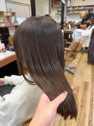 ミディアム 榮 百合香のヘアスタイル