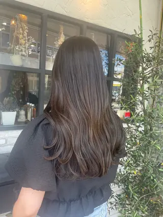 ロング カラー 小坂 真子のヘアスタイル