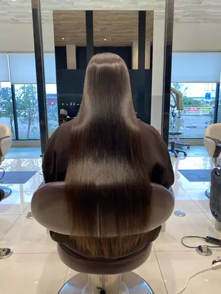 ロング 他店で断られた方歓迎 ブリーチ縮毛矯正のヘアスタイル