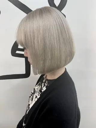 ショート カラー ☘️ブリーチ/ハイト ーン/レイヤー/のヘアスタイル