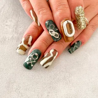 ネイル ゴテゴテ💙ワンホン リオナのネイルデザイン