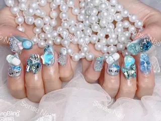 ネイル 🦋 Queenieのネイルデザイン