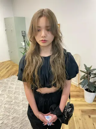 ロング 有人/バレイヤージュ /シャドールーツのヘアスタイル