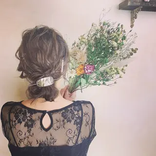 セミロング ヘアアレンジ au美容室所属・au栄矢場町 水素髪質改善Tのヘアスタイル