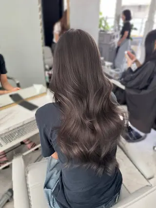 ロング 🩶ブリーチ/ レイヤー🩶フミカのヘアスタイル