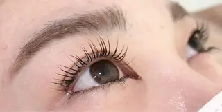 マツエク・マツパ Lim五反田所属・TSUNA 🌙 Lim 五反田のマツエク・マツパデザイン