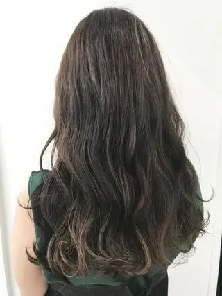 ロング カラー いけだ　ひかり ハイライトくびれヘアのヘアスタイル