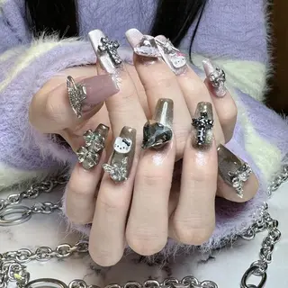 ネイル RAFFINE 月🦋🩵のネイルデザイン