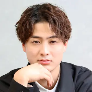 ショート パーマ メンズ メンズパーマ極めし者 稲村侑斗のヘアスタイル