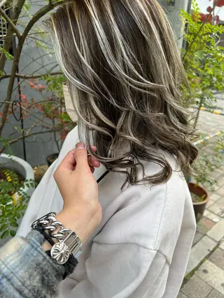 ミディアム カラー ヘアアレンジ tre/e'所属・橋本 昇平のヘアスタイル