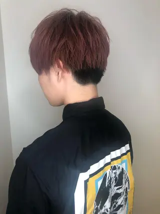 ショート カラー ウルフカット／吉村 桃子のヘアスタイル