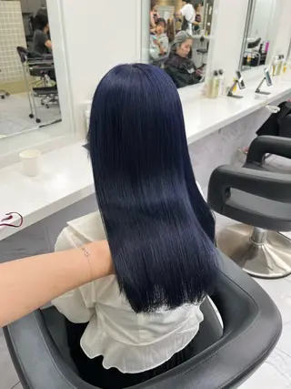 セミロング 寒色＆ブリーチ特化 寒色MiOのヘアスタイル