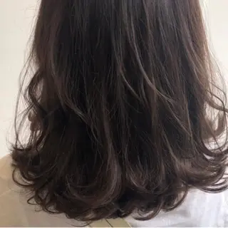 ミディアム 🧶根本 風鈴🧶のヘアスタイル
