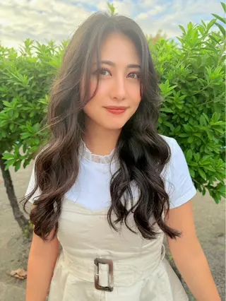 ロング 長谷川 沙紀のヘアスタイル