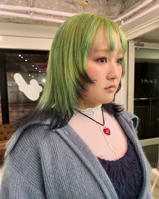 セミロング 💥ウルフカット デザインあんな💥のヘアスタイル