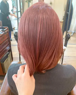 ミディアム 高リピート/レイヤー 骨格似合わせ/色持ちのヘアスタイル