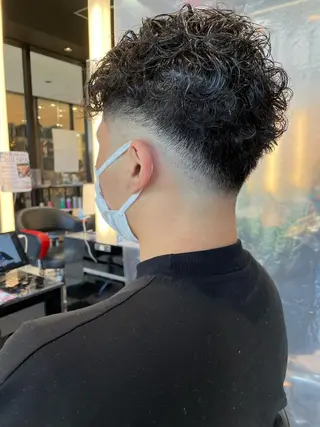 ショート パーマ メンズヘア特化 崎田 成人のヘアスタイル