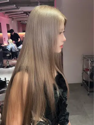 ロング sara/名古屋 ／ハイトーンのヘアスタイル