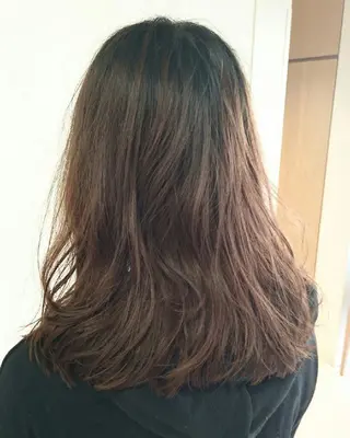 セミロング パーマ 透明感ハイライト◎ 伊藤夏海のヘアスタイル