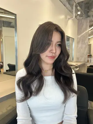 カラー EIGHT mana 海外グレージュ🥥のヘアスタイル