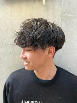 ショート パーマ メンズ 豊崎 佑輔のヘアスタイル