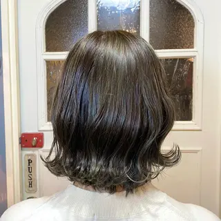 ショート カラー BRITS 渡辺 菜々子のヘアスタイル