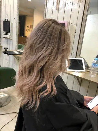 セミロング 韓国レイヤー外国人風 透明感カラー髪質改善のヘアスタイル