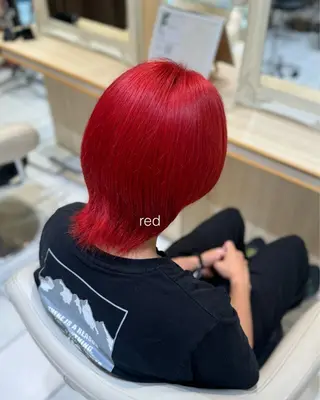 ミディアム Notoミルクティー グレージュカラーのヘアスタイル