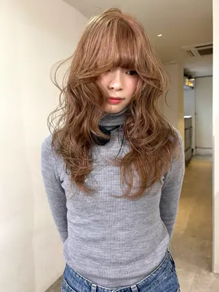 ロング カラー mizuki/ピンク ベージュ.レイヤーのヘアスタイル