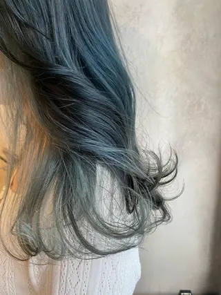 セミロング カラー ツキノキ ミナのヘアスタイル