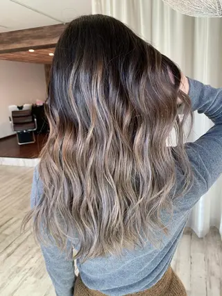 セミロング Welila by haku所属・Yuuki ウェリラバイハクのヘアスタイル