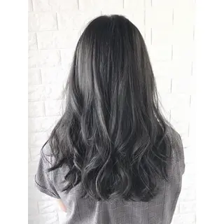 セミロング カラー KIZU 髪質改善 怪談を語る美容師のヘアスタイル