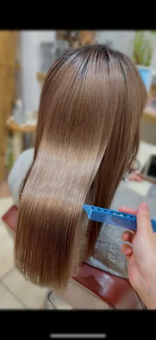 セミロング 💙mai🫧 縮毛矯正・ハイライトのヘアスタイル