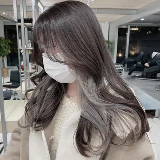 ロング カラー レイヤーカット 透明感カラーのヘアスタイル